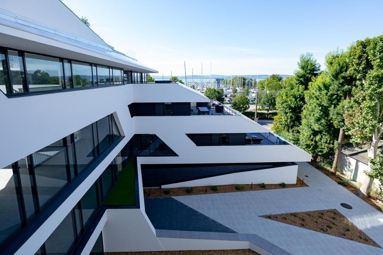 Marina Apartman Hotel Balatonszárszó Extérieur photo