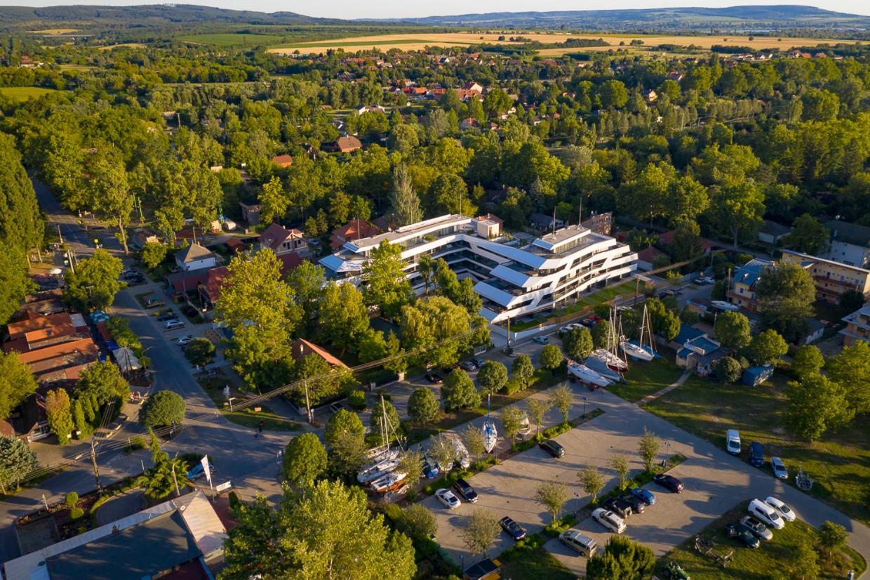 Marina Apartman Hotel Balatonszárszó Extérieur photo