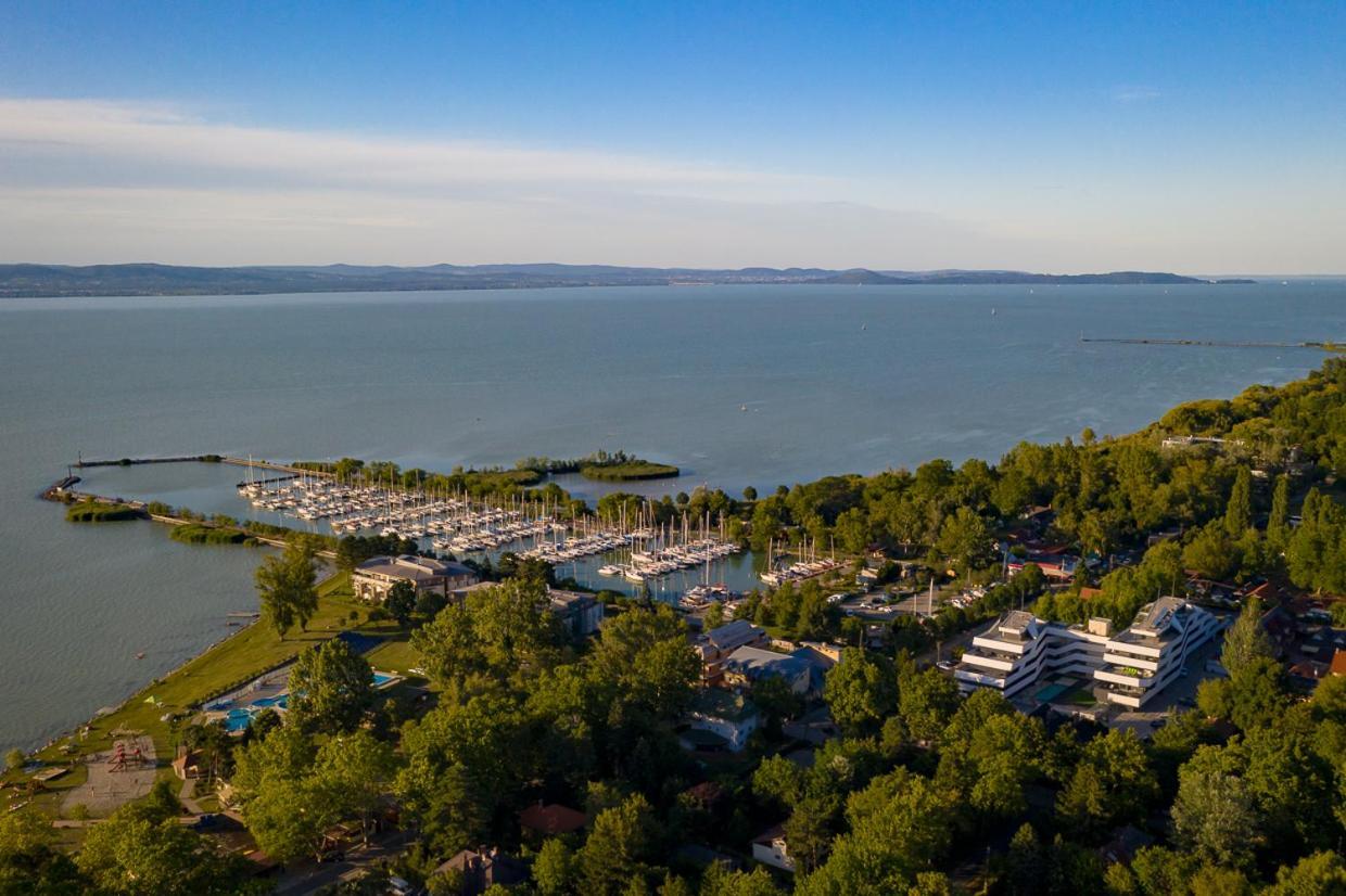 Marina Apartman Hotel Balatonszárszó Extérieur photo