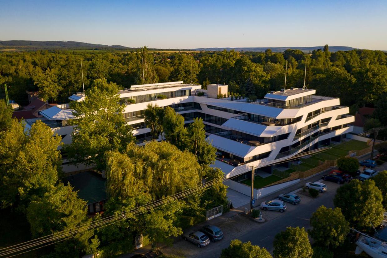 Marina Apartman Hotel Balatonszárszó Extérieur photo