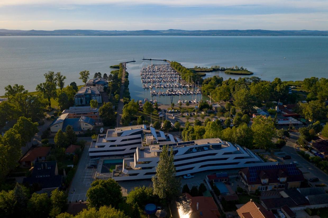 Marina Apartman Hotel Balatonszárszó Extérieur photo