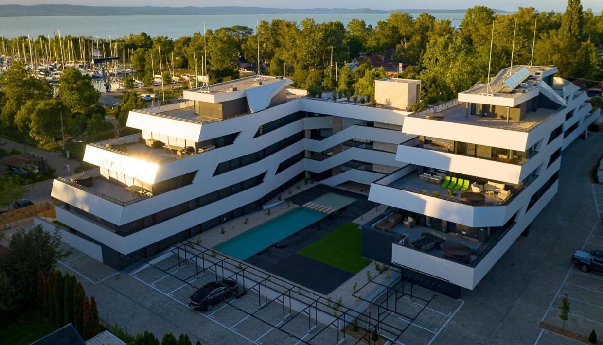 Marina Apartman Hotel Balatonszárszó Extérieur photo