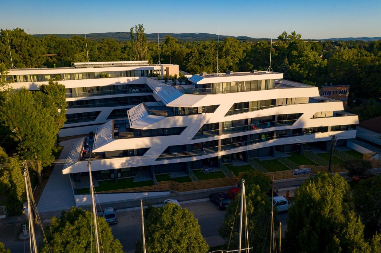 Marina Apartman Hotel Balatonszárszó Extérieur photo