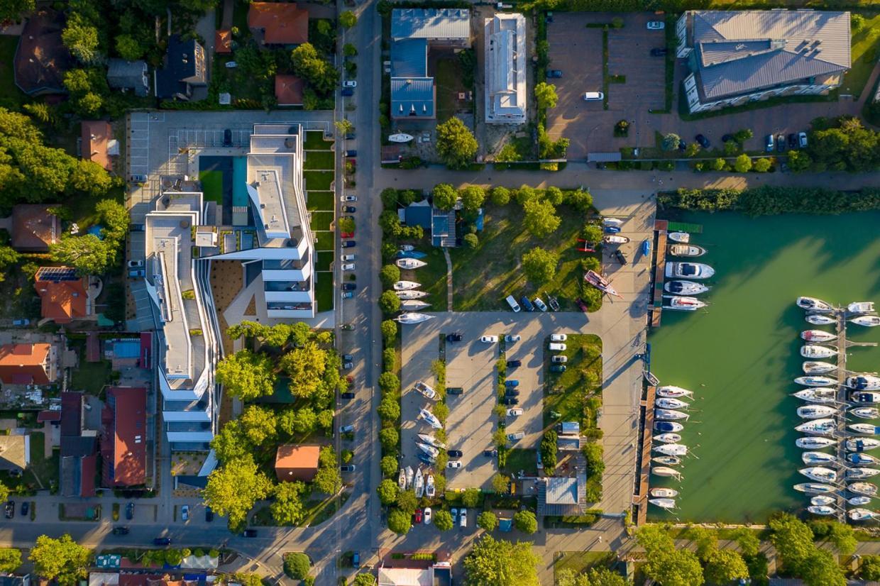 Marina Apartman Hotel Balatonszárszó Extérieur photo