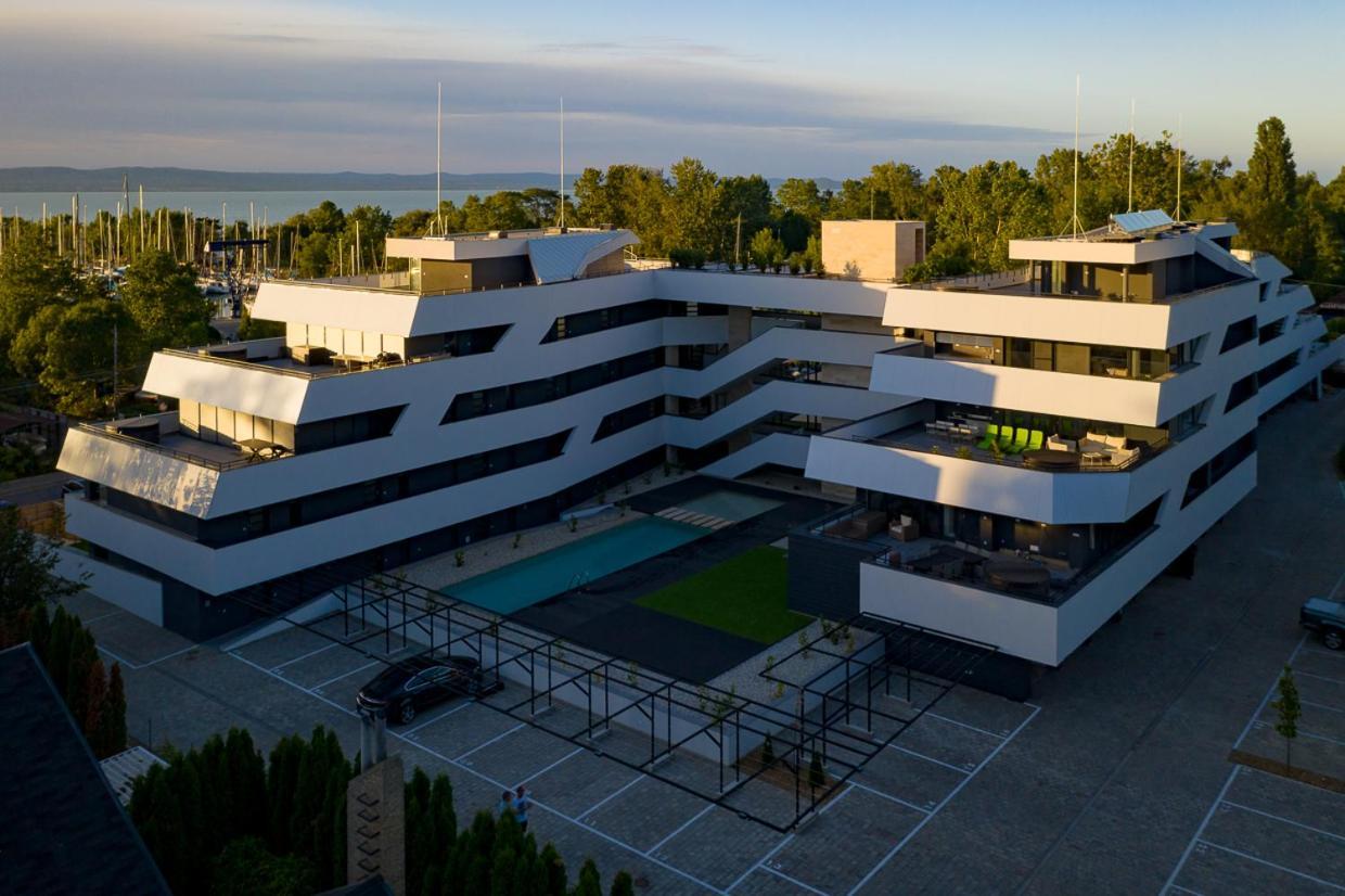 Marina Apartman Hotel Balatonszárszó Extérieur photo